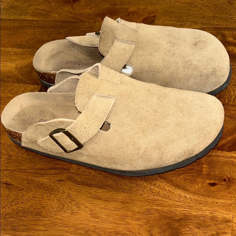 Guoloufei leather suede clogs 8/ 8.5 Men's Beige Slip-On women’s 10/10.5